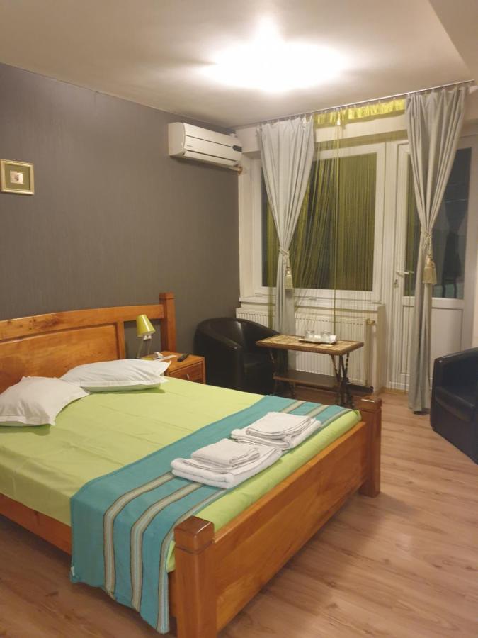 Hostel Sc Afitos Srl Drobeta Turnu Severin Exterior foto